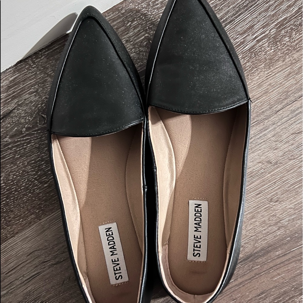 Brand new never worn STEVE MADDEN flats.